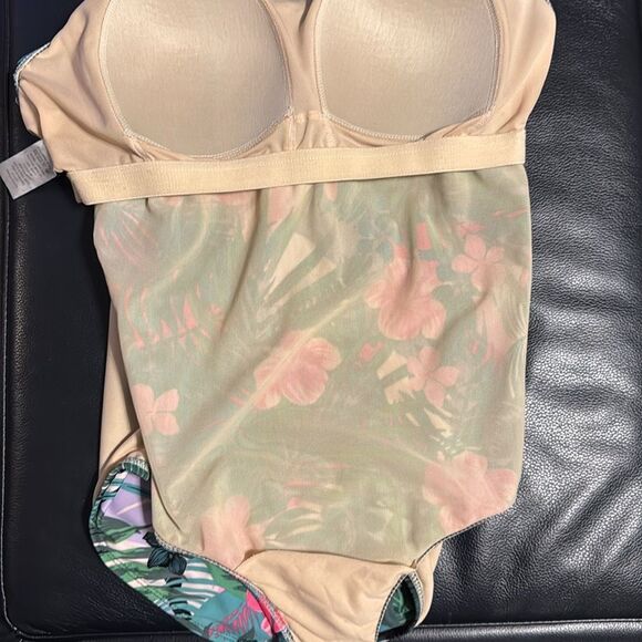 Swimsuits For All Sarong Front One Piece Swimsuit Green/Pink Hibiscus Floral - Picture 8 of 12